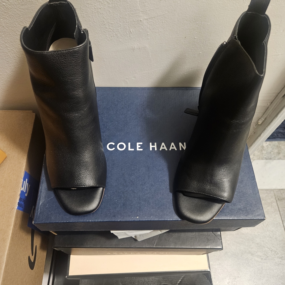 Womens Size 10 Cole Haan Black Leather Peep Toe Booties